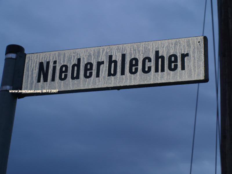 Foto der Niederblecher: Straßenschild Niederblecher