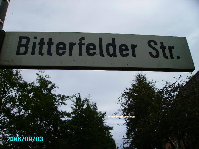 Foto der Bitterfelder Str.: Straßenschild Bitterfelder Straße