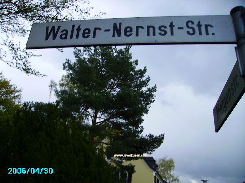 Foto der Walter-Nernst-Str.: Straßenschild Walter-Nernst-Str.