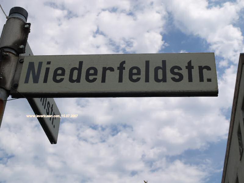 Foto der Niederfeldstr.: Straßenschild Niederfeldstr.