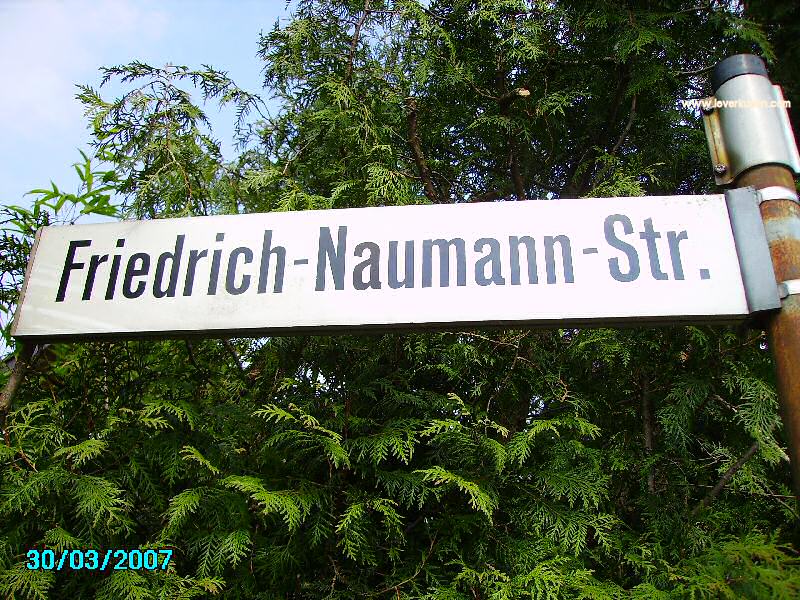 Foto der Friedrich-Naumann-Str.: Straßenschild Friedrich-Naumann-Straße